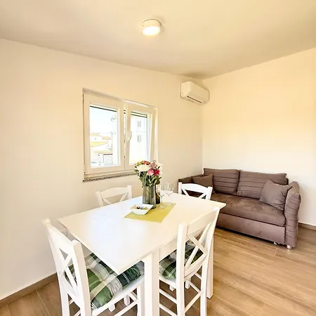 Lea, Apartment