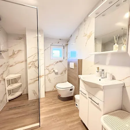 Lea, Apartment *